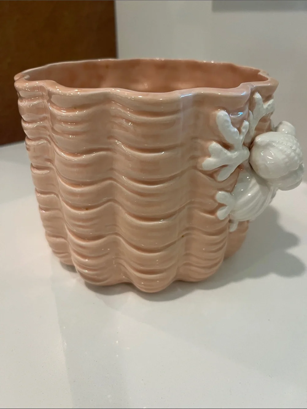 Vintage FITZ AND FLOYD CACHEPOT Peach w/ raised White Seashells/coral on side